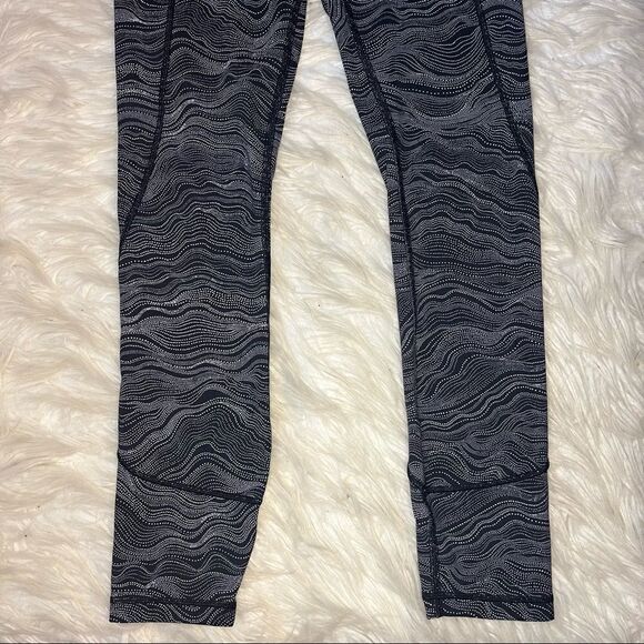 Lululemon In Movement Tight 25” - Picture 4 of 8